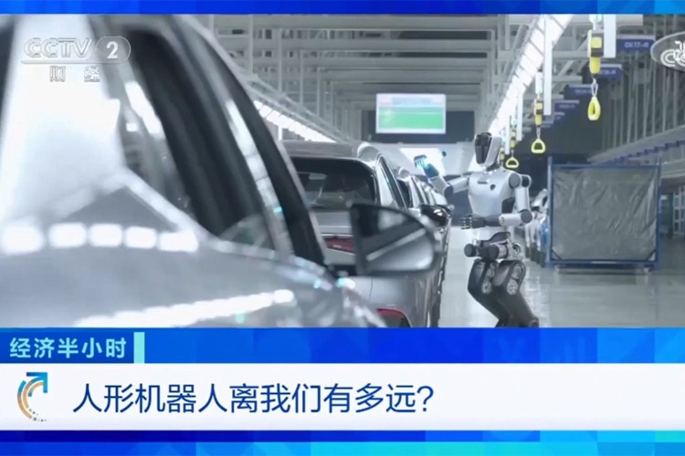 中央电视台《经济半小时》栏目对永乐高机器人的专题报道